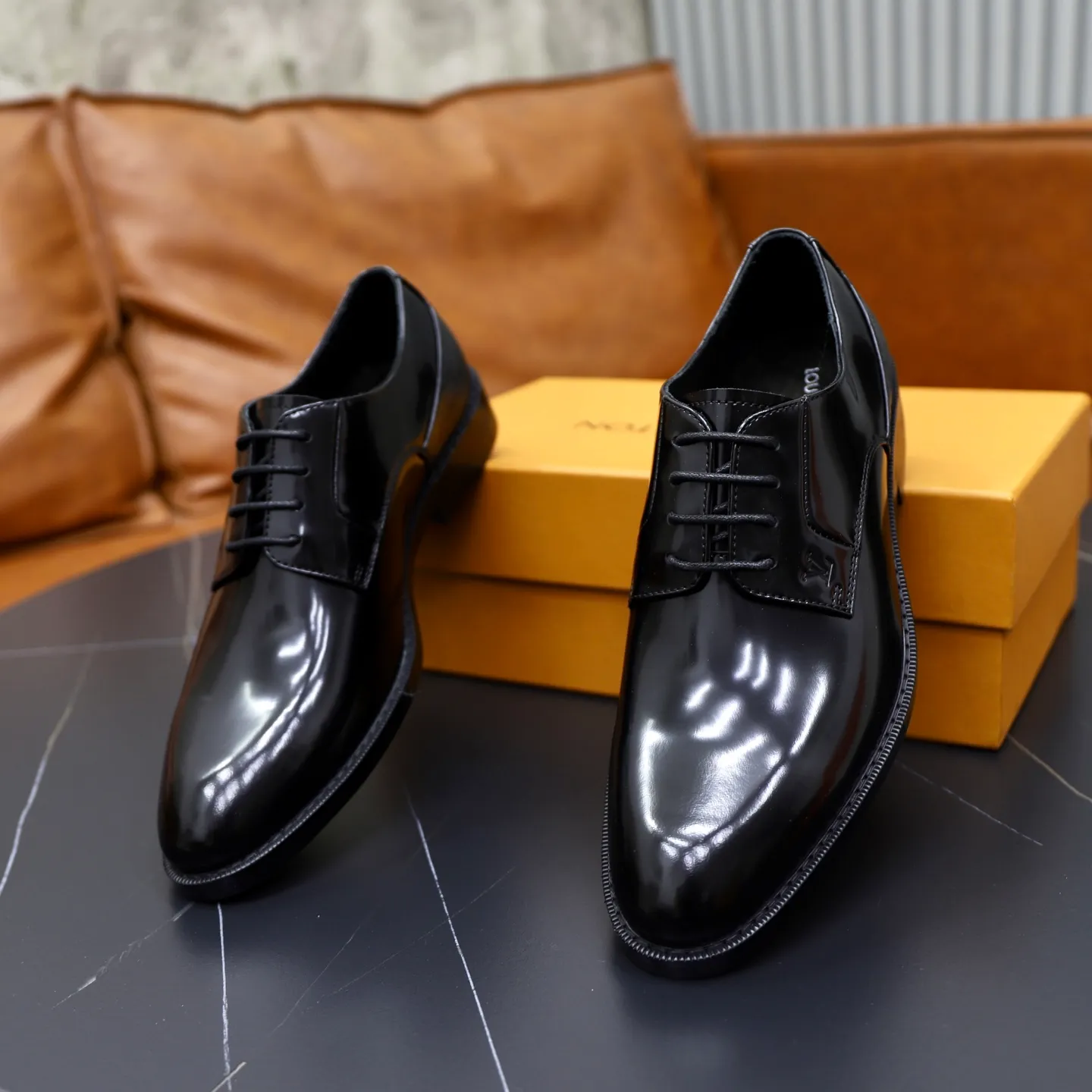 Men's shoes: 280🙅‍♂️🙅‍♂️🙅‍♂️Niuli Brand: LV Louis Vuitton Size: 39-44 (38, 45, 46 can be customized) Level: Counter classic Material: Original soft cowhide upper Comfortable cowhide lining Original lightweight outsole Style category: Formal business casual driving leather shoes Color: Color of the actual picture